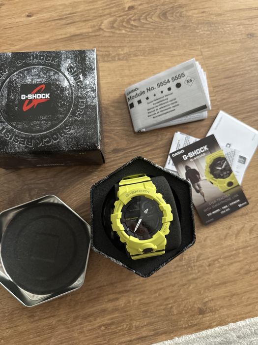 Casio G-shock GBA-800-9AER часовник в неонов цвят