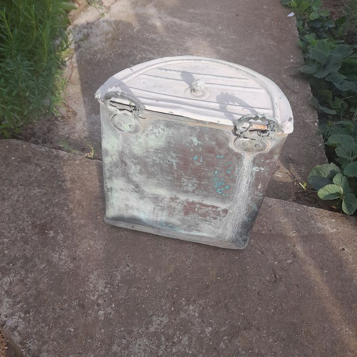 Продавам стар меден умивалник