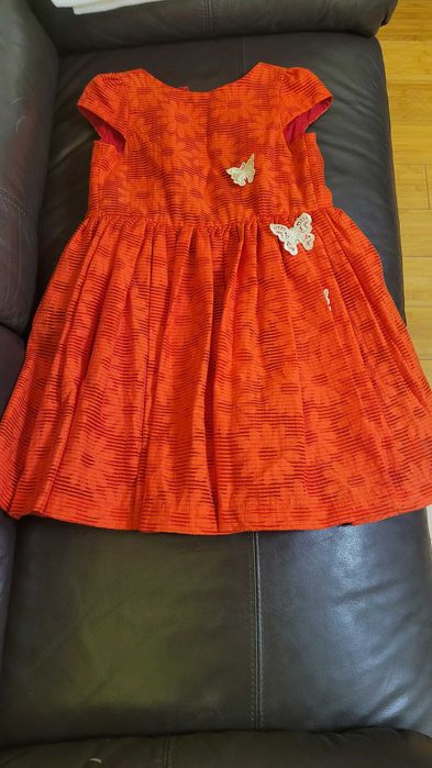 Rochie eleganta cu fluturi aplicati