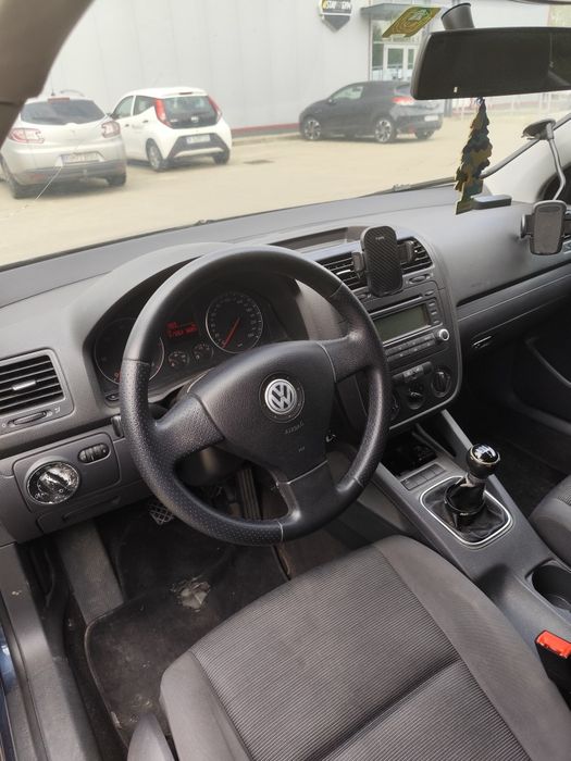 Vand Golf 5 1.9 TDI (problema cu volanta, zgariata)