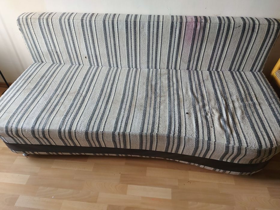 Отдам  диван срочно