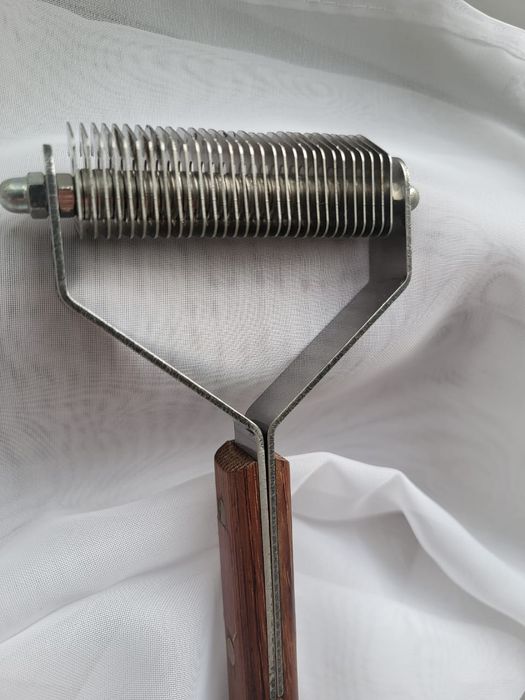 Продам чесалка для собак [для тримминга]