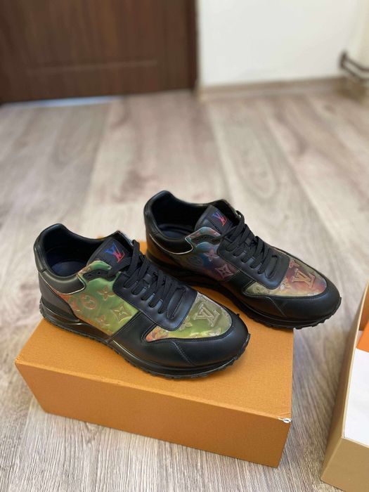 Sunt purtați de două ori numai