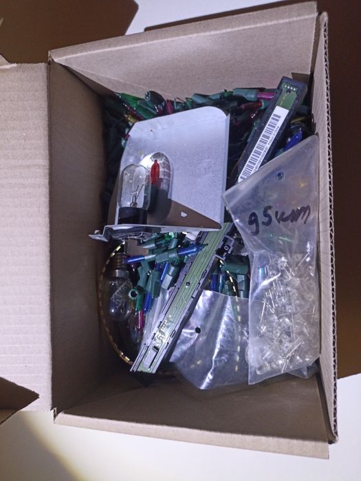 Продам коробку с лампочками