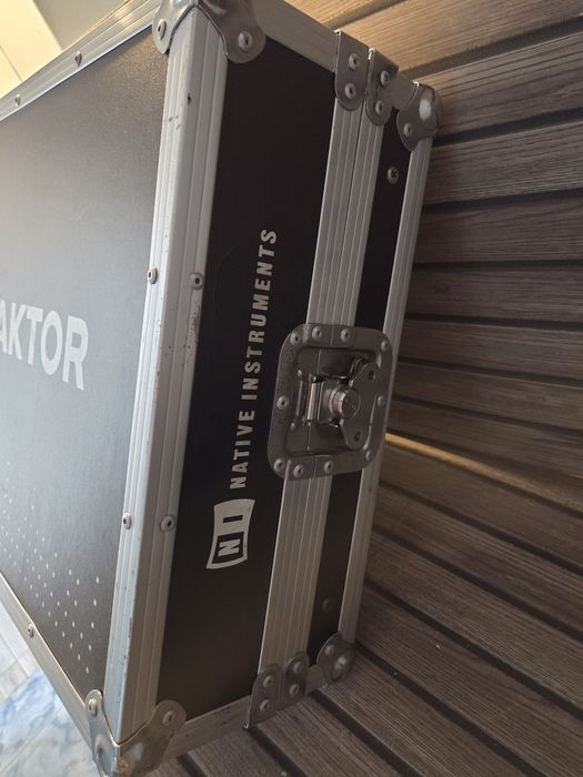 Flight Case Native Instruments TRAKTOR DJ – Profesional