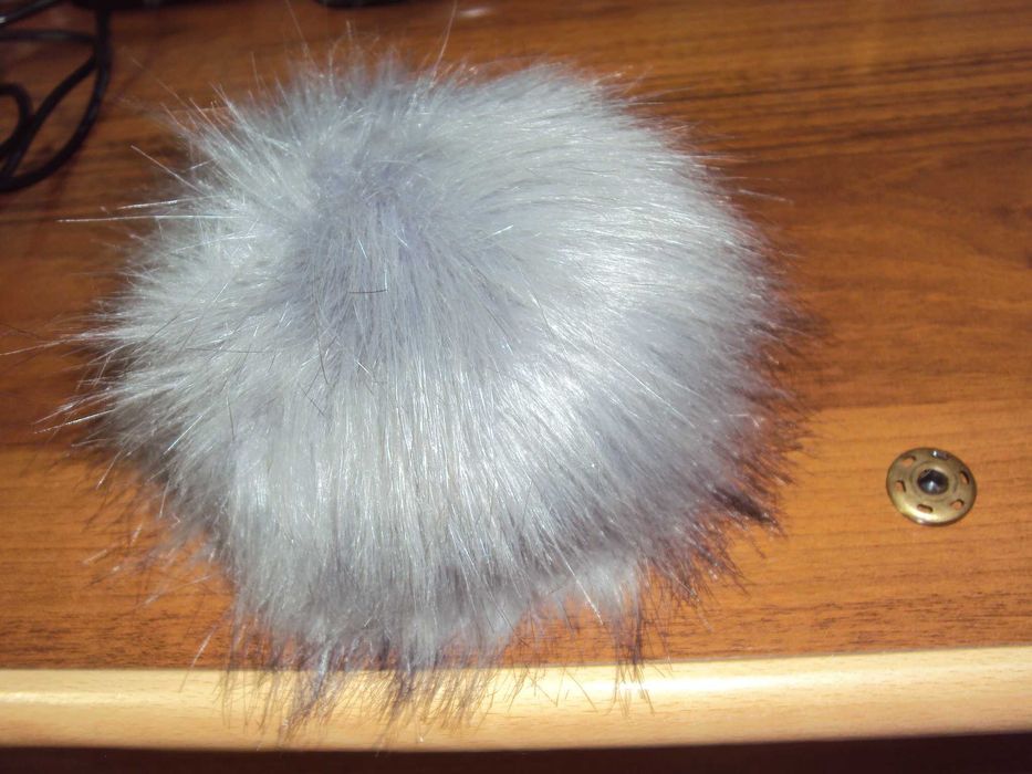 Помпон на шапку.