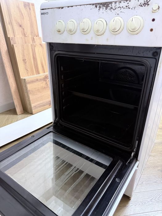 Продаю газ плиту с духовкой