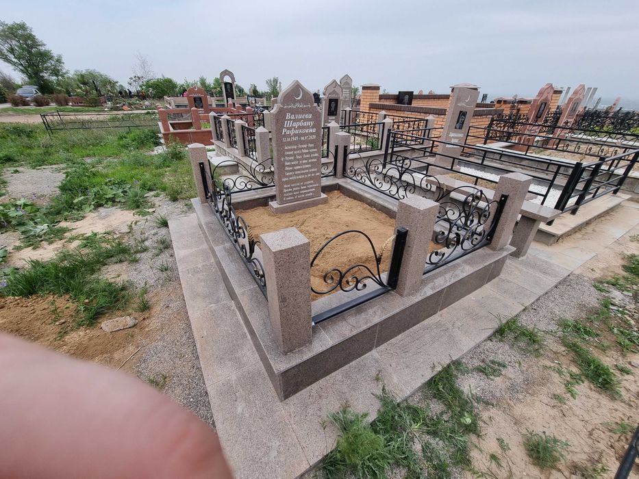 Памятники,оградки, мазарные плиты.