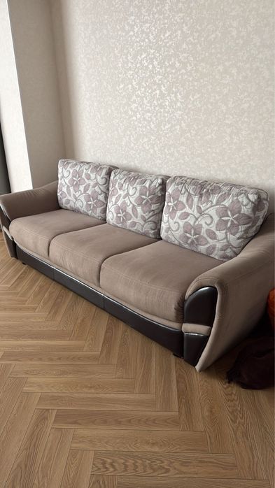 Продается диван в хорошем состоянии