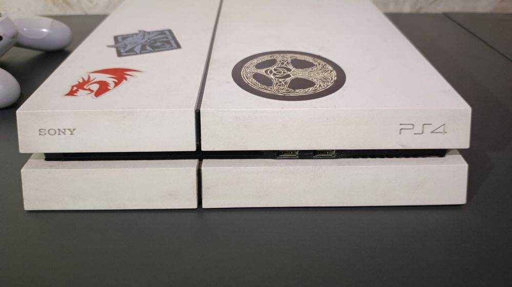 PlayStation 4 500GB + 10 игри  Профилактиран 
Продавам PS4 Fa