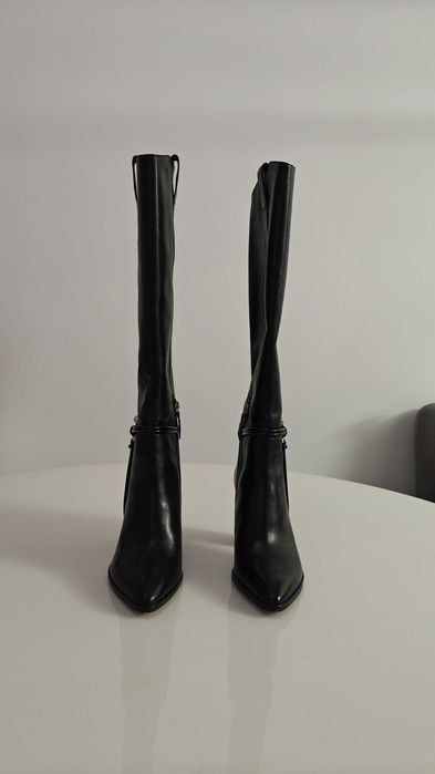 НОВИ Елегантни ботуши от естествена кожа със златисти елементи