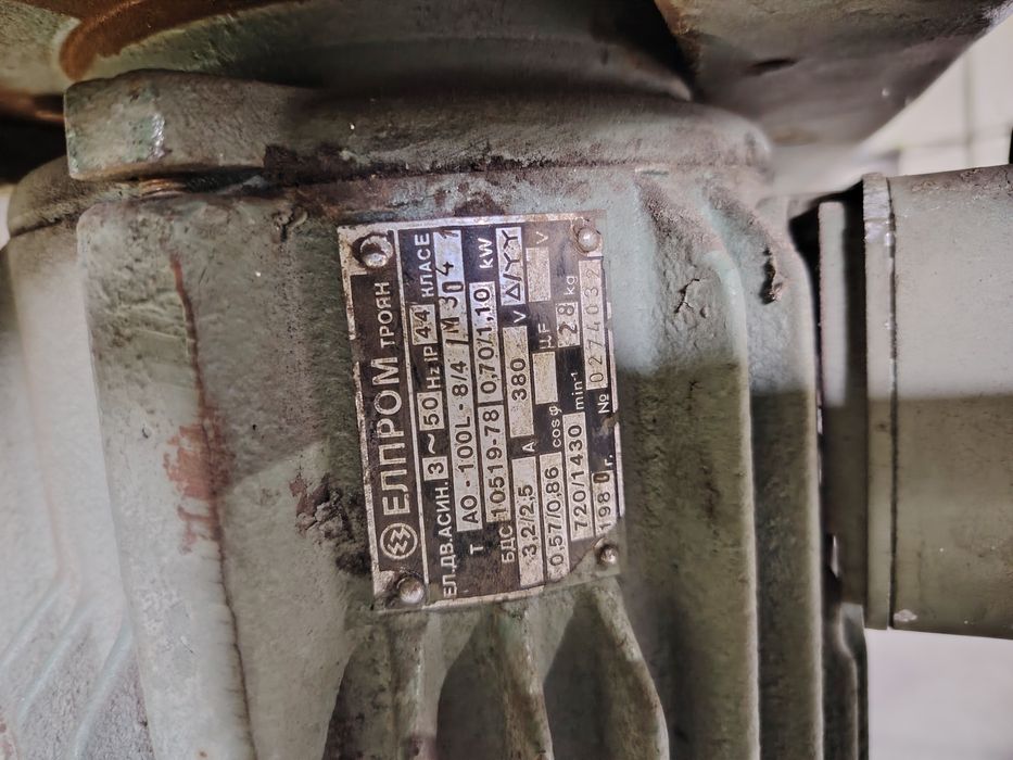 Настолна трифазна бормашина