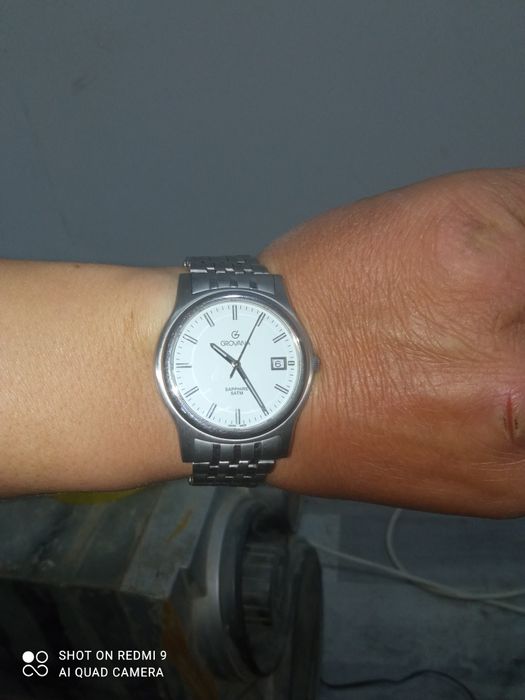 Shveytsariskiy saat satiladi Grovana