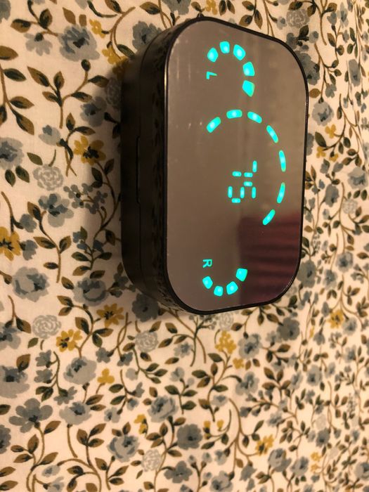 Un CADOU  ideal  -  Căști Wireless, Display Digital Oglindă, Microfon