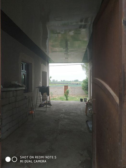 Uy 4,3 sotx sotiladi xamma sharoitlari bor gaz,svet,suv bor 4 xona