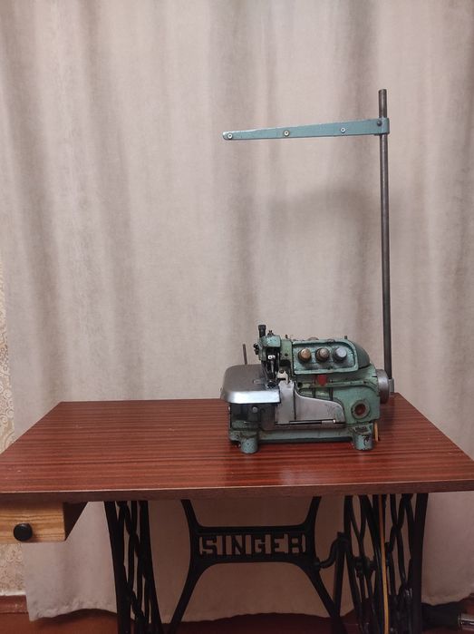 Продам бытовой оверлок.