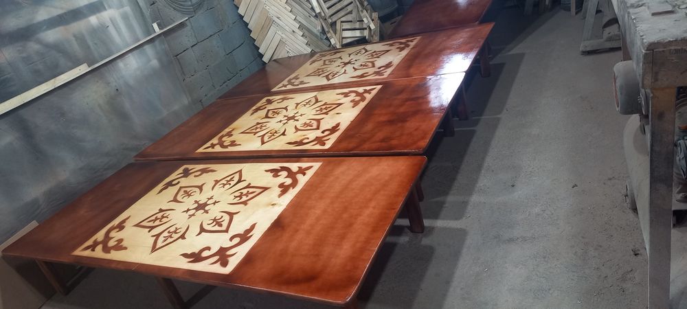 Қазақы квадратны столдар