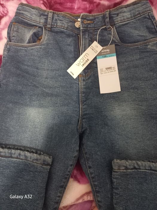 Продам джинсы для девочек