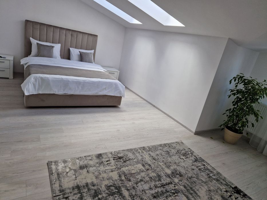 Vila P + 2 - 5 camere - 4 bai - 3 locuri de parcare + curte