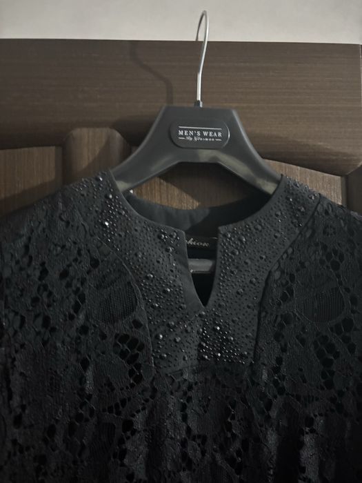 Платье черное, кружевное, со стразами