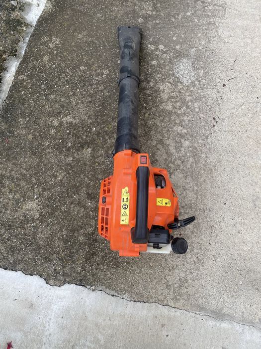 Suflanta frunze pe benzina