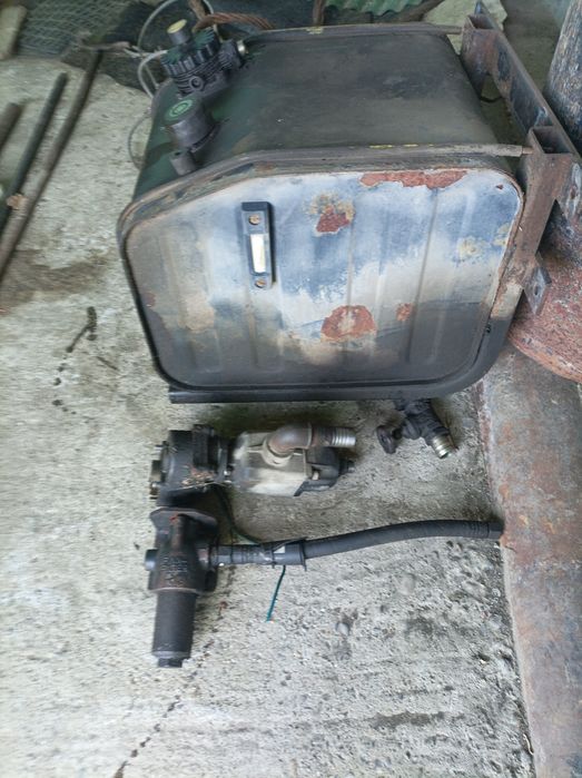 Vând pompa de basculare și bazin hidraulic