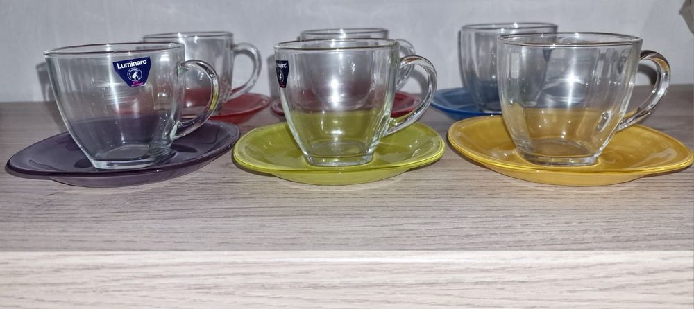 Чайный набор, чашки с блюдцами.