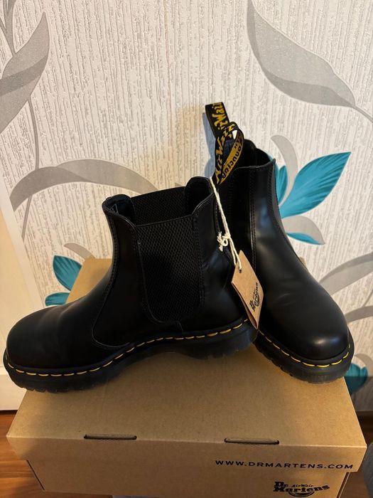 Vând ghete noi Dr Martens