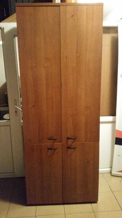 Двухдверный офисный шкаф для документов