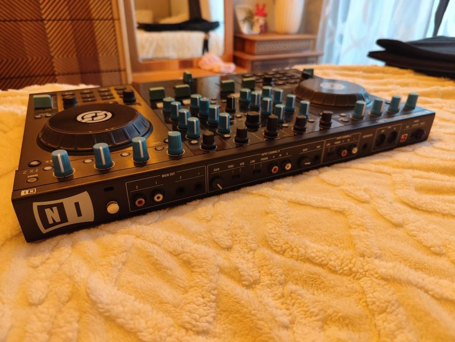 TRAKTOR S4 MK1 DJ контролер