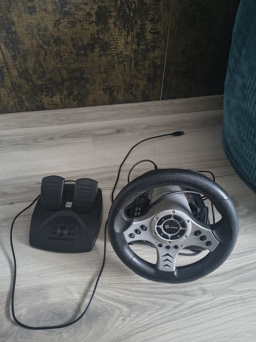 Vand volan pt jocuri pc