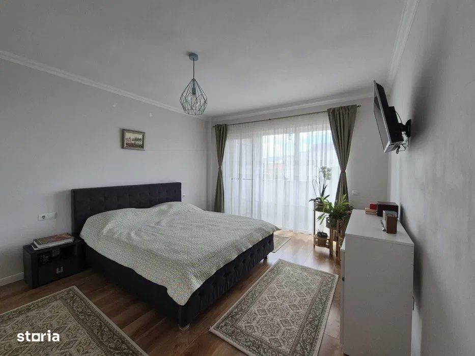 Apartament 3 camere | etaj 1 | parcare | zona Florilor