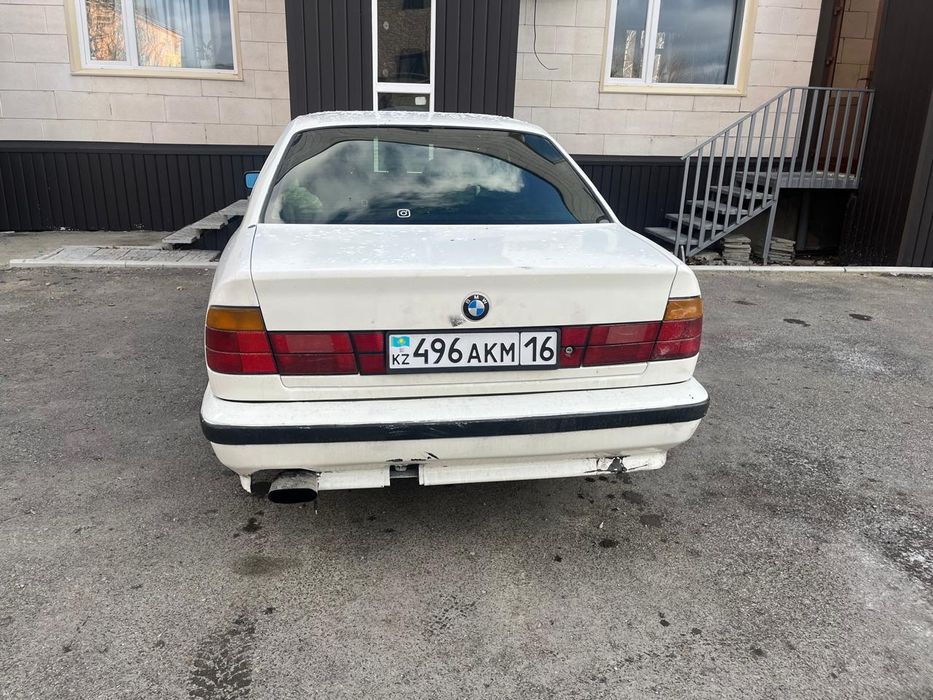 Продам машину бмв 5