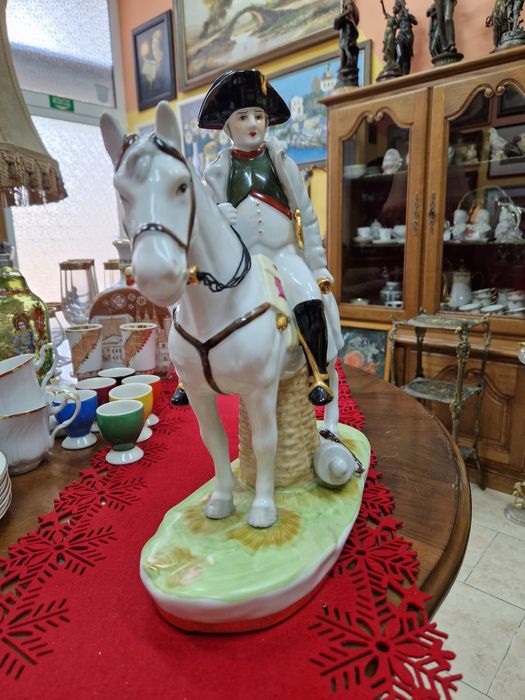 Рядка голяма антикварна порцеланова фигура статуетка- NEUNDORF