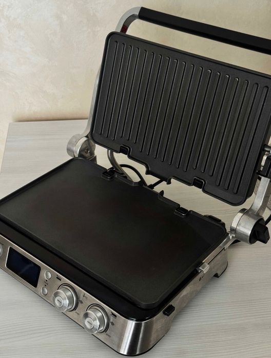 Vand grătar electric Delonghi.
