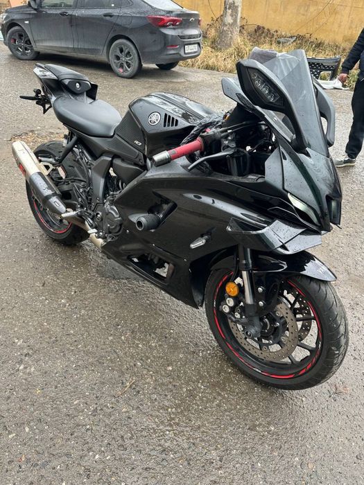 Yamaha R7 (2022)