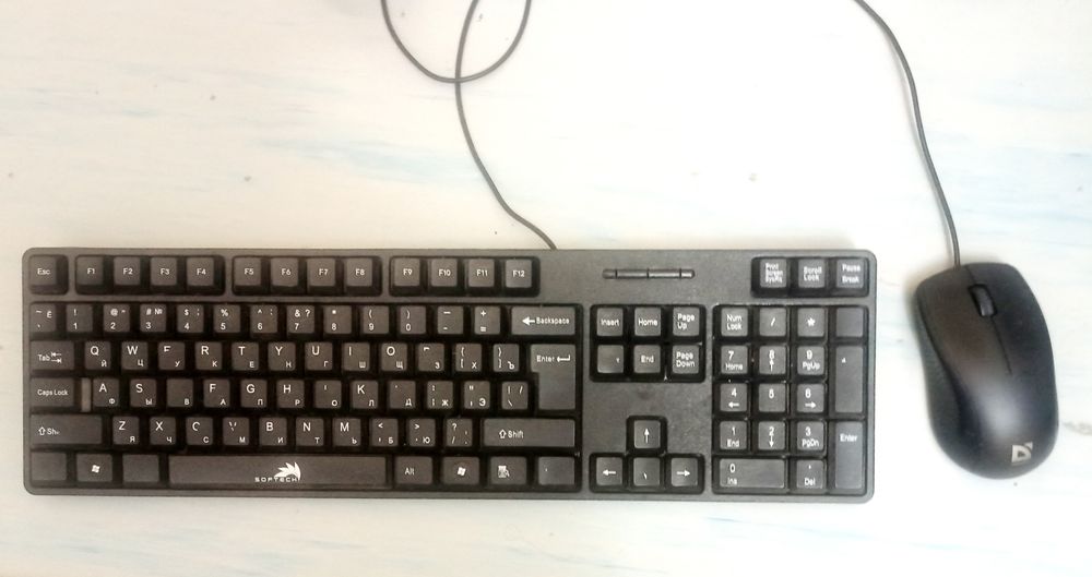 Продаю монитор 16, lg. И клавиатуру с мышкой