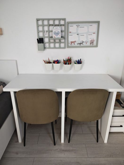 Birou alb 135x55 + 2 scaune olive catifea JYSK