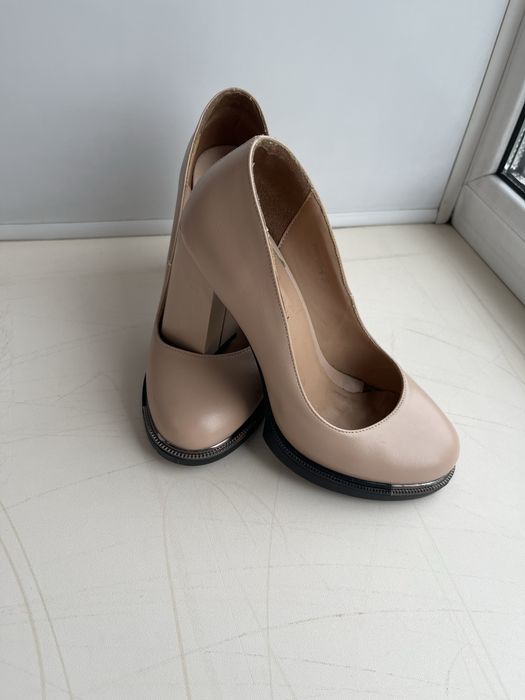 Продам туфли бежевого цвета