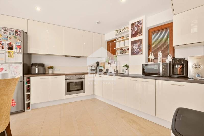 Продава се Къща в Варна, м-т Св. Никола - 258 кв.м за 1324 €/кв.м - Снимка #4