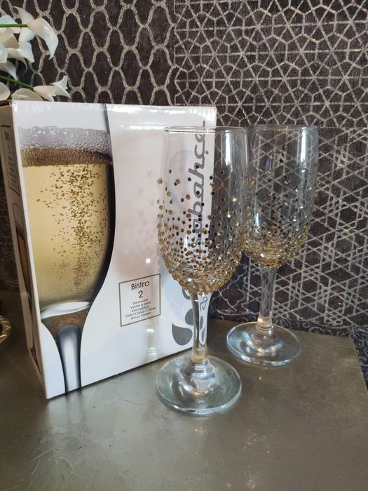 Бокалы для вина и шампанского