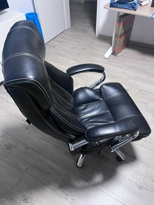 Scaun birou directorial Kring Lincoln, piele ecologica, Negru