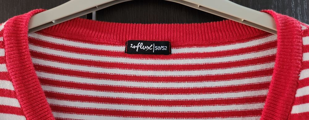 Cardigan rosu cu nasturi