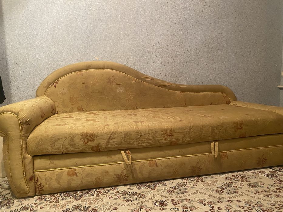 Отдам диван чистый