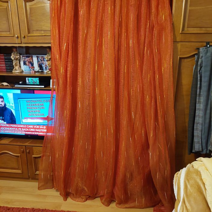 Perdea oranj organza