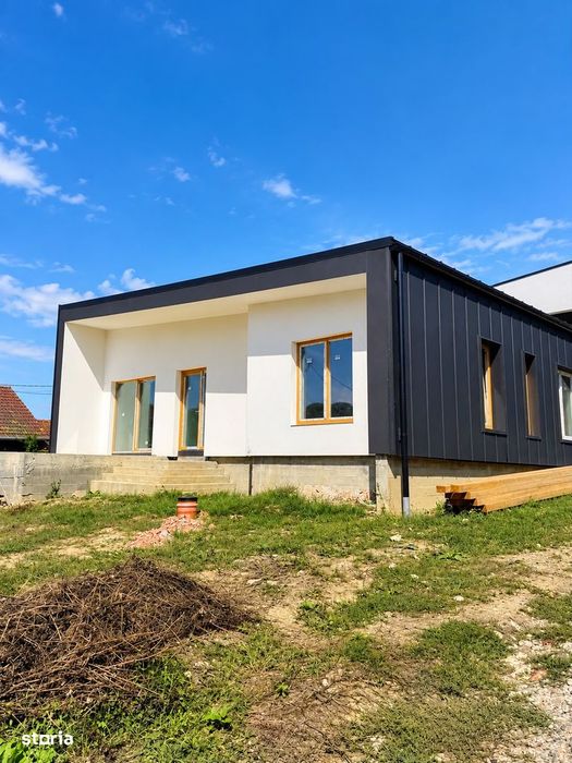 Casa moderna parter 115 mp Corunca