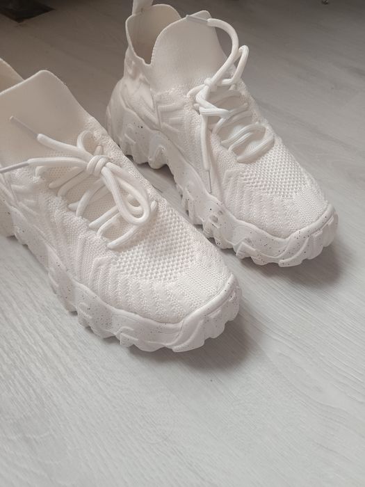 Adidași femei mărimea 39