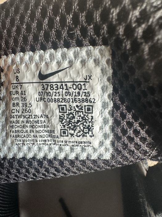 Vand adidasi Nike