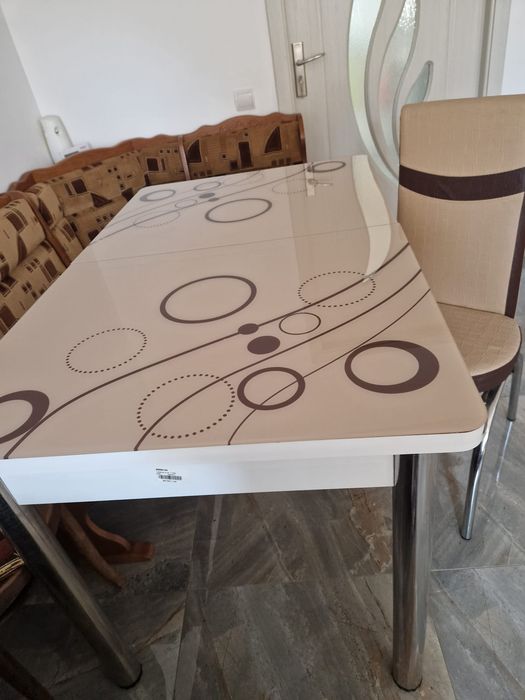 Vand masa de sticla si masa de 8  pers de lemn
