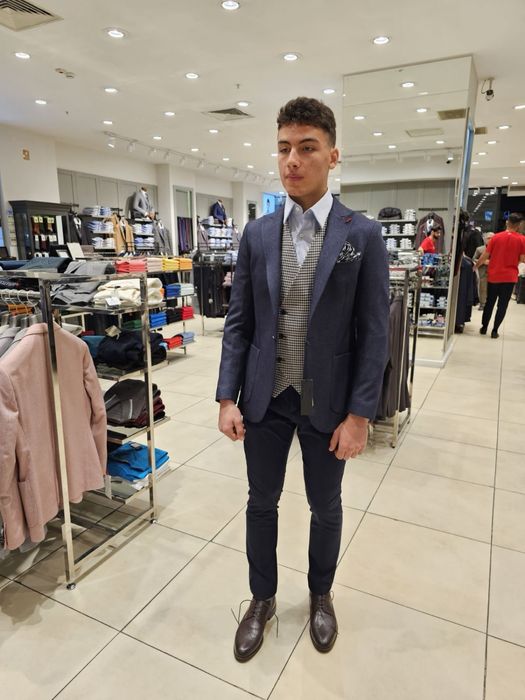 Мъжки костюм за абитуриент